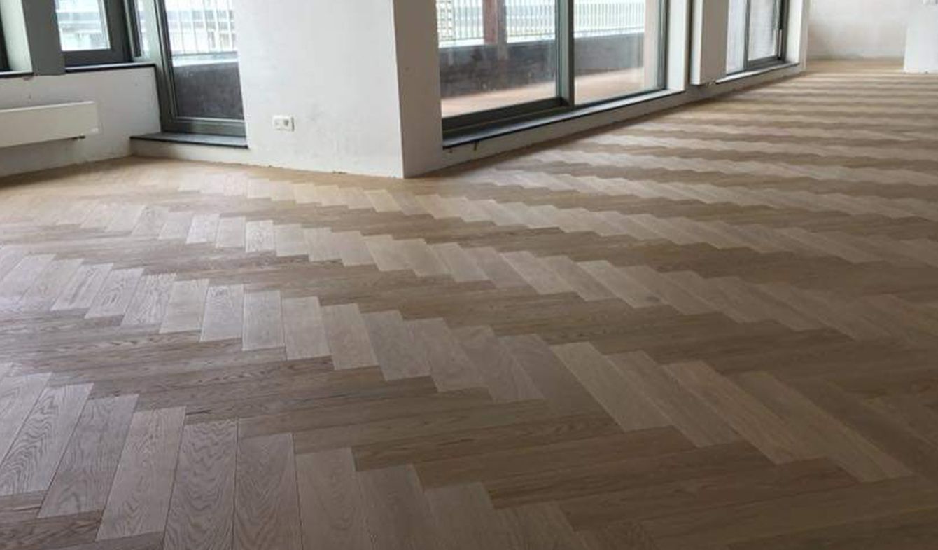 Tarima maciza espiga oferta suministro españa